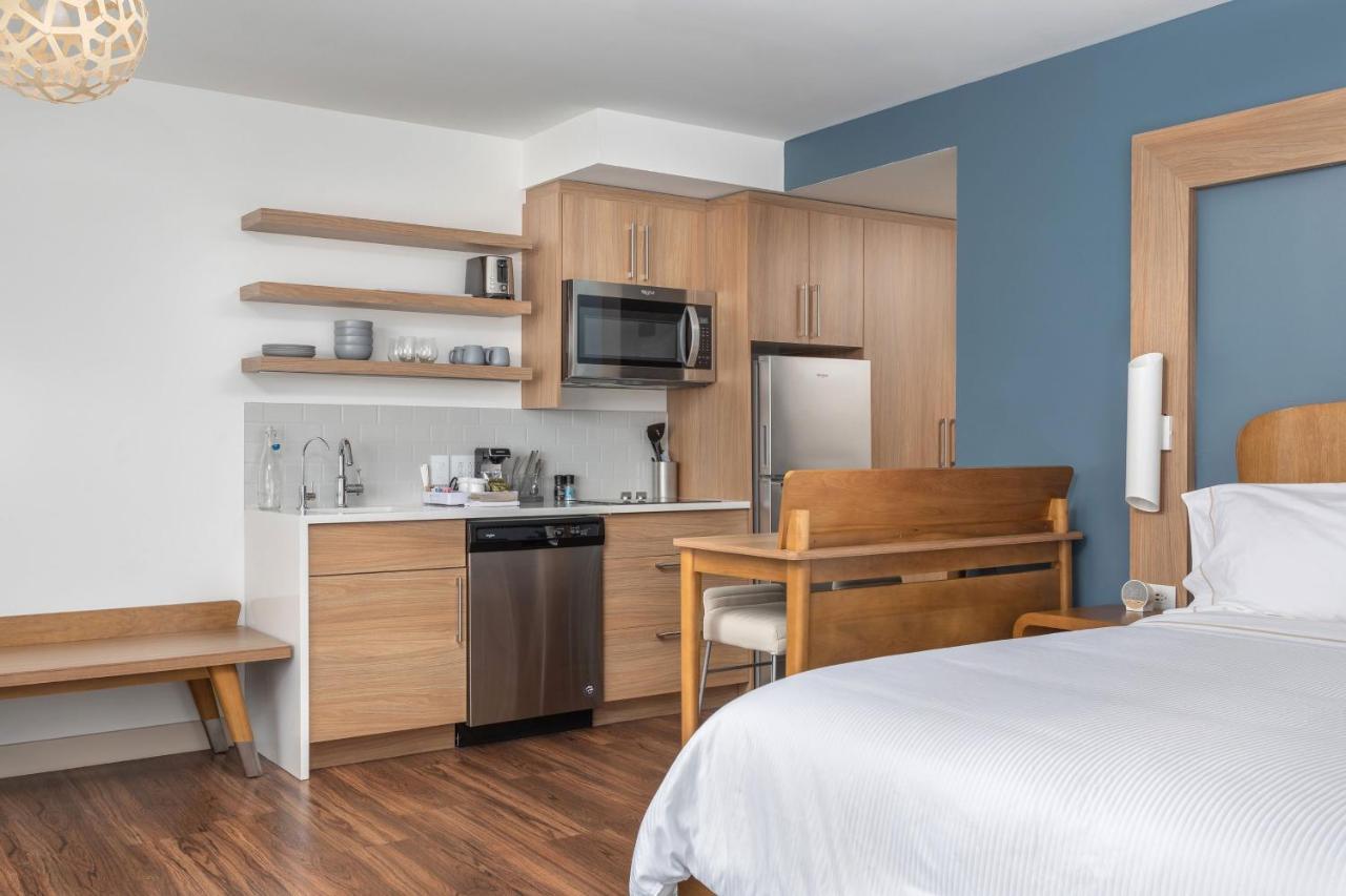 Element West Hotel 3*